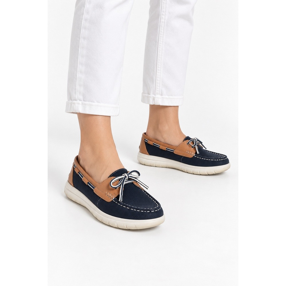 Clarks Cloudsteppers Boat Shoes 9 Navy Tan Cushion Soft Coastal Preppy Nautical